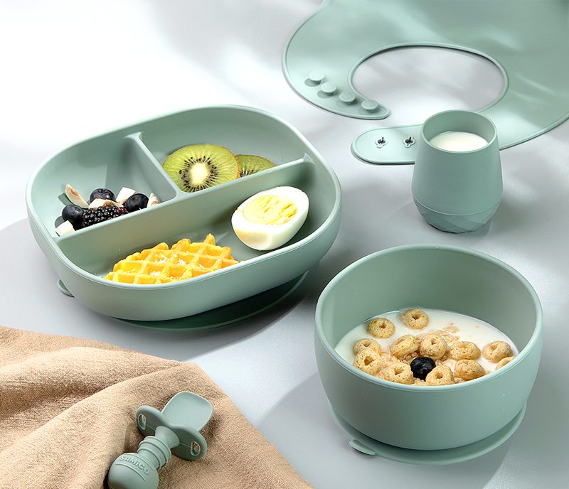 Seven-piece feeding set by SAMiGO
